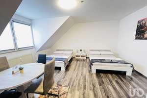 Charmante
Dachgeschosswohnung mit zusätzlichem Ausbaupotenzial