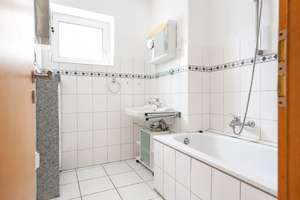 Geräumige 4-Zimmer-Wohnung mit Südwestbalkon und Blick ins Grüne in guter Wohnlage von KR-Uerdingen! – Die vollständige Adresse der Immobilie erhältst du vom Anbieter., 47829 Uerdingen, Krefeld – Vorschaubild 11