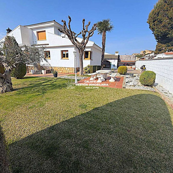 GROSSES HAUS MIT GARTEN UND PRIVATEM POOL in Wohngegend von Sant Jaume dels Domenys