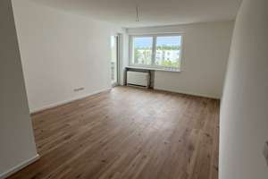 Sanierte 4-Zimmer Wohnung mit Aufzug und Balkon – Pillnitzer Weg 11, 13593 Staaken, Berlin – Vorschaubild 2