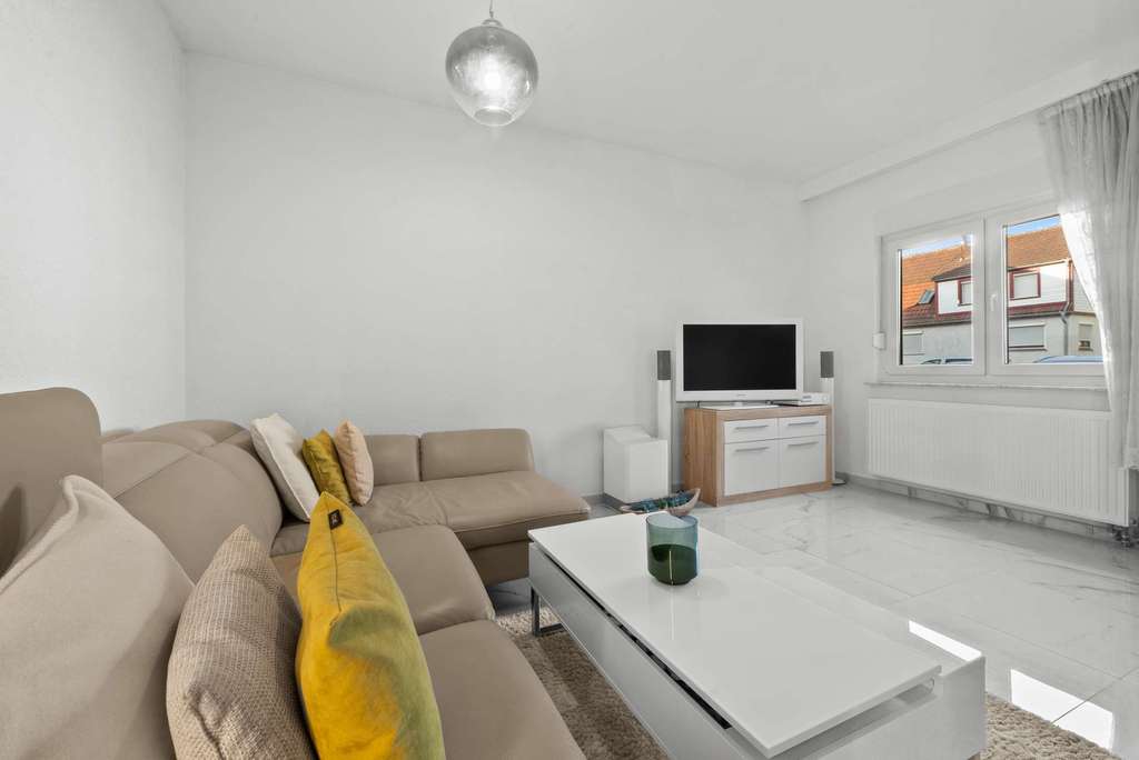 Immobilie in Gärtringen - Renovierte 4,5 Zimmer Wohnung mit separatem Hauseingang und Stellplatz in Gärtringen - Bild 3