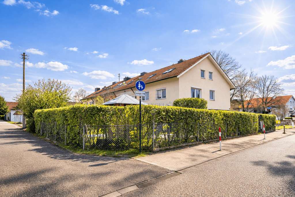 Immobilie in Oberhaching - 2-Familienhaus mit Ausbau-Joker im Dachgeschoss in attraktiver Lage! Aus 2 werden 3 Wohneinheiten! - Bild 0