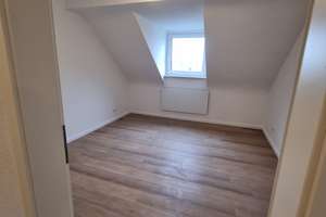 Ihr neues Zuhause: Sanierte Dachgeschosswohnung im Zentrum – Philadelphiastr. 64-66, 47799 Cracau, Krefeld – Vorschaubild 4