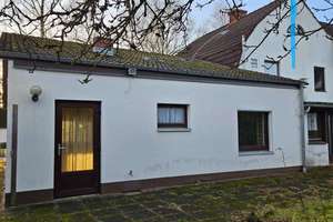 FAMILIENTRAUM, GERÄUMIGE DHH MIT POTENTIAL,2 GARAGEN U. CA. 888 m² GRUND-ERBPACHT- IN GRÜNER LAGE – Die vollständige Adresse der Immobilie erhältst du vom Anbieter., 24113 Hassee, Kiel – Vorschaubild 15