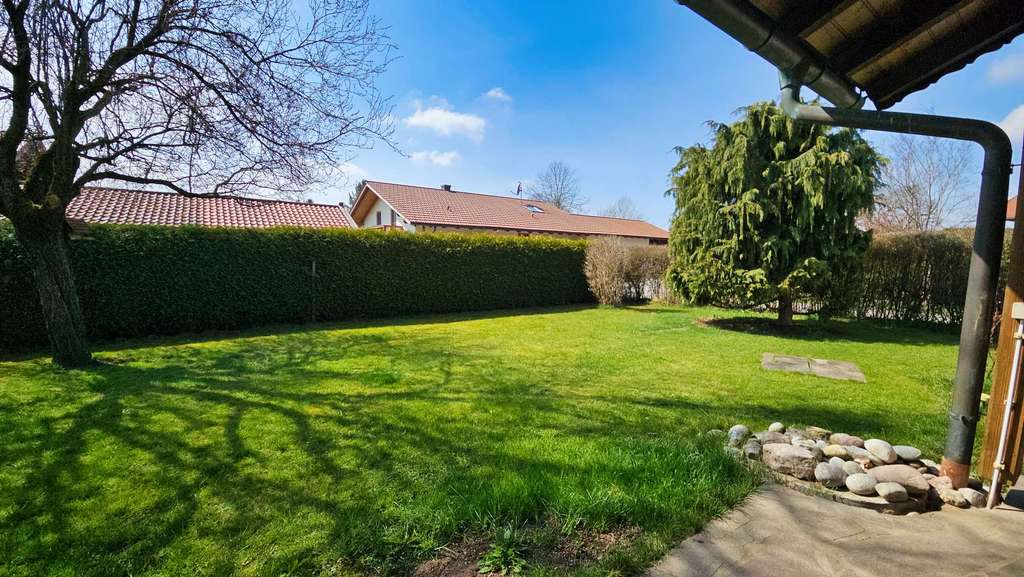 Immobilie in Nußdorf - Chiemgauer Landhaus Nahe des Chiemsees mit 900qm sonnigem Gartengrundstück – Doppelgarage - Bild 1