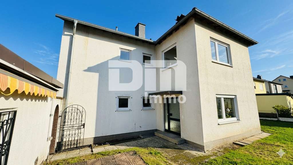 Immobilie in Zierenberg - Gepflegtes Ein / Zweifamilienhaus mit Doppelgarage in begehrter Ortsrandlage von Zierenberg - Bild 4