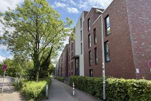 Moderne 3-Zimmer-Wohnung mit großem Süd-West-Balkon und TG Stellplatz in Uni-Nähe