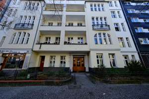 Einzigartiges Dachgeschoss in Berlin – Wohnen mit Potenzial – Die vollständige Adresse der Immobilie erhältst du vom Anbieter., 10715 Wilmersdorf, Berlin – Vorschaubild 2