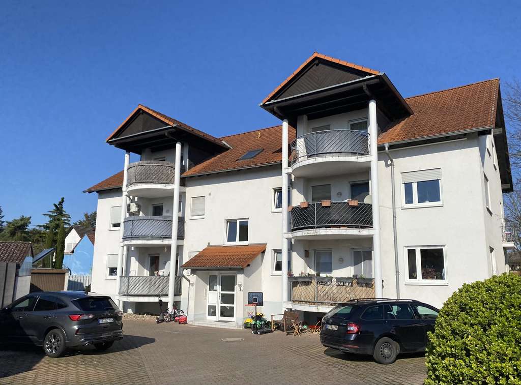 Immobilie in Guntersblum - Sehr schöne 3 Zimmer Dachgeschoss Wohnung mit 2 PKW-Stellplätzen für Kapitalanleger o. Eigennutzung - Bild 0