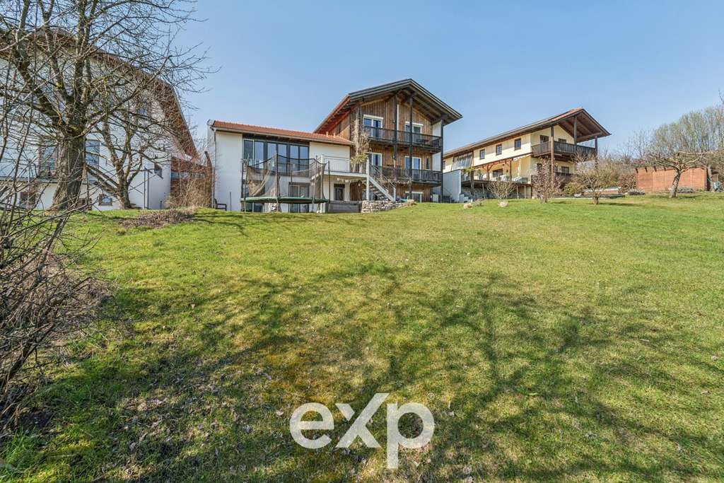 Immobilie in Tittmoning - Großzügiges Wohnen mit Weitblick und Flexibilität - Bild 1