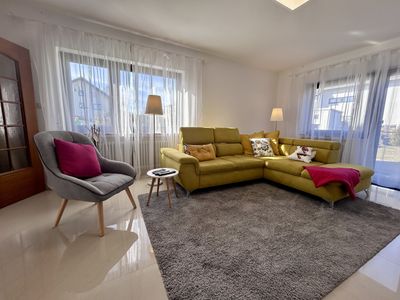 Ankommen und Wohlfühlen - 5 Zimmer, 2 Garagen mit eigenem Garten auf ca. 112 m²