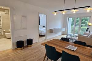 Vollmöblierte und Intelligent geschnittene 2 Zimmer Wohnung mit Balkon – Die vollständige Adresse der Immobilie erhältst du vom Anbieter., 81737 Altperlach, München – Vorschaubild 1