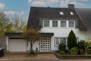 Großzügiges Einfamilienhaus mit wunderschönem Garten