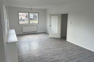 3-Zimmer Wohnung WG geeignet für Studenten mit zwei sehr großen Balkonen inkl. Stellplatz – Westfalenstraße 88, 40472 Rath, Düsseldorf – Vorschaubild 2