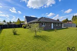 Neubau Bungalow aus 2017 - Altersgerecht und energieeffizient. – Die vollständige Adresse der Immobilie erhältst du vom Anbieter., 25551 Hohenlockstedt – Vorschaubild 1