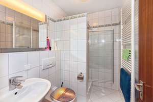 Familienbungalow mit Einliegerwohnung und Doppelgarage auf schönem Hanggrundstück – Katharinenberg 12, 91350 Gremsdorf – Vorschaubild 18