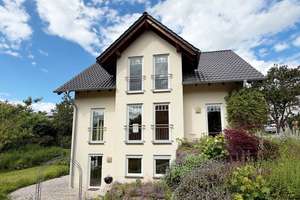 Familienfreundliches Architektenhaus mit Einliegerwohnung und Naturgarten in Linz am Rhein – Die vollständige Adresse der Immobilie erhältst du vom Anbieter., 53545 Linz am Rhein – Vorschaubild 2