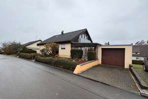 Einfamilienhaus mit Einliegerwohnung, Garage und Garten in Villingendorf – Die vollständige Adresse der Immobilie erhältst du vom Anbieter., 78667 Villingendorf – Vorschaubild 1