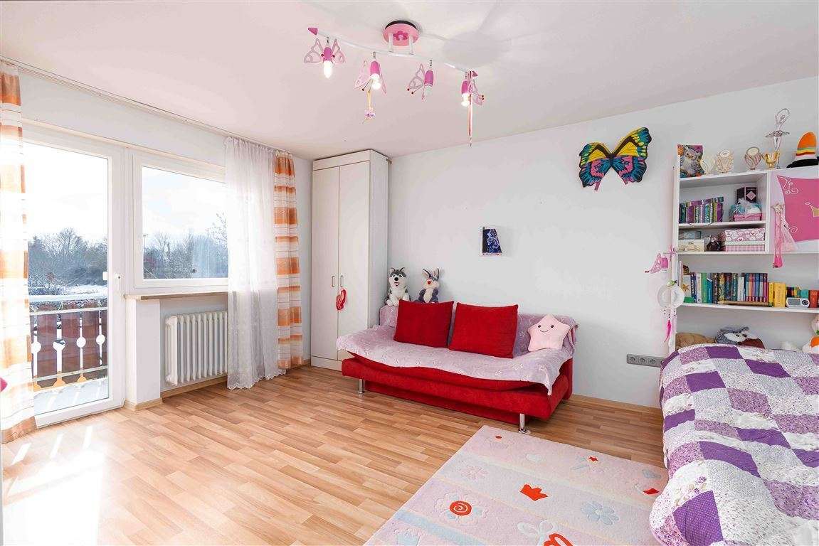 Immobilie in Friedberg - *Familienhaus & Raumwunder*  Ein außergewöhnlicher Grundriss trifft Wohnkomfort & Energieeffizienz - Bild 1