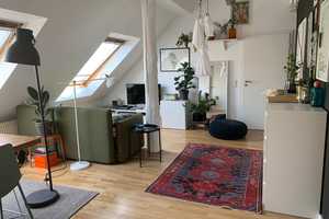 Sehr schöne und helle Altbauwohnung mit großer Wohnküche inkl. EBK in renoviertem Altbau! – Mannheim – Vorschaubild 1