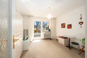 Sofort bezugsfreie & Helle 3-Zi.-Wohnung mit Sonniger Süd-Loggia und großem Hobbyraum – München – Vorschaubild 5