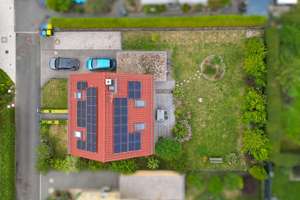 idyllische Siedlungslage | Bj. 2012 - freistehend | Kamin | Fußbodenheiz. | EBK | PV-Anlage | Garage – 4207 Lausen-Grünau, Leipzig – Vorschaubild 2