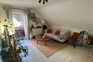 Sanierte Dachgeschosswohnung mit drei Zimmern sowie Balkon und EBK in Stuttgart Luginsland – Stuttgart – Vorschaubild 5