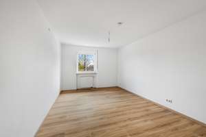 Helle 3-Zimmer-Wohnung mit Balkon, Garage & Garten-Blick in München Moosach – Dachauer Straße 354A, 80993 Alt-Moosach, München – Vorschaubild 4