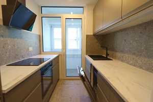 Urban Chic! Frisch renovierte 3-Zimmer-Wohnung mit Loggia und EBK im modernisierten Haus in S-Ost – Wagenburgstraße 97, 70186 Stuttgart – Vorschaubild 2