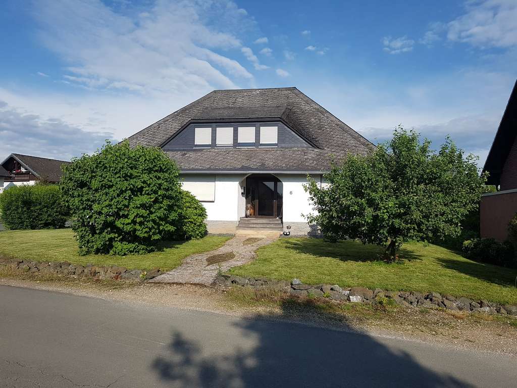 Immobilie in Vöhl - Großzügiges Haus mit Loggia und Patio - Vöhl Marienhagen  PROVISIONSFREI - Bild 0