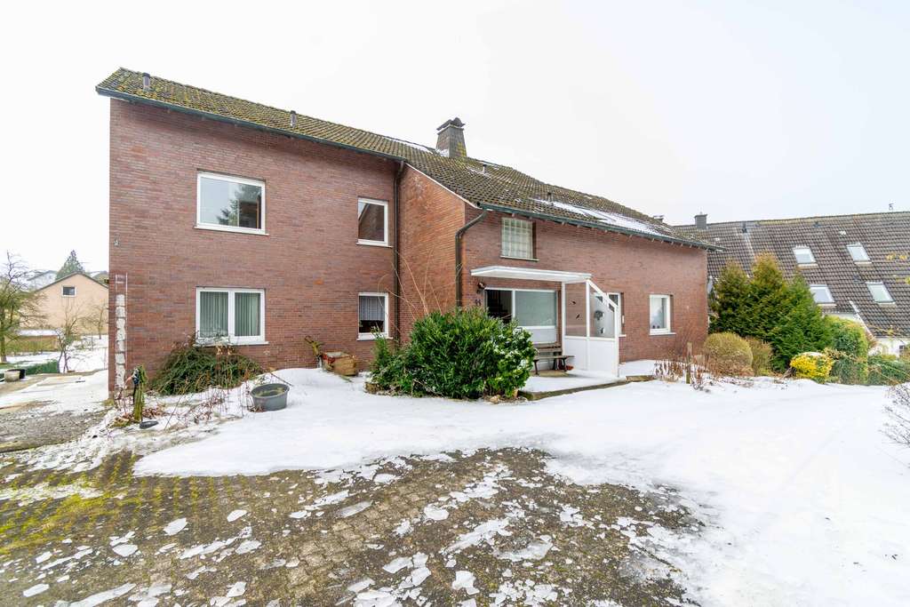 Immobilie in Borchen - Ländlich gelegenes Wohnhaus mit großem Grundstück und vielseitigem Entwicklungspotenzial - Bild 1