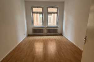 Diese helle 4-Zimmer-Wohnung wird frisch weiß gestrichen und ist WG-geeignet – Neustadtring 39, 38114 Braunschweig – Vorschaubild 1
