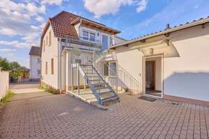 Modernisiertes Mehrfamilienhaus mit 2 Wohneinheiten, Scheune und Bauplatzoption – Germersheimer Straße 85, 67354 Römerberg – Vorschaubild 1