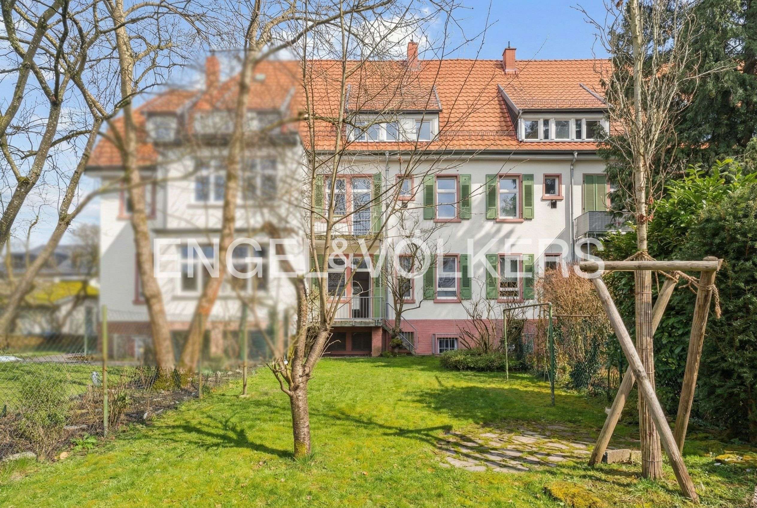 Charaktervolles Stadthaus aus 1914 mit viel Raum, Garten und Ausbaupotenzial, Frankfurt am Main – Bild 1