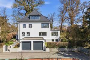 Imposante Stadtvilla im Dornröschenschlaf – Die vollständige Adresse der Immobilie erhältst du vom Anbieter., 89231 Neu-Ulm – Vorschaubild 2