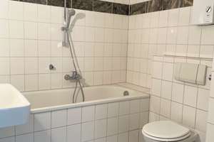 Einfach einziehen!! Renovierte 3 Zimmer + Balkon + Wannenbad + Dachgeschoss – Zedernstraße 30, 41239 Schrievers, Mönchengladbach – Vorschaubild 4