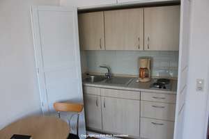 ALLES DRIN: Vollständig möbliertes & gepflegtes Apartment mit Weitblick in der Weststadt! – Die vollständige Adresse der Immobilie erhältst du vom Anbieter., 76135 Weststadt, Karlsruhe – Vorschaubild 3