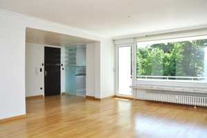 Lichtdurchflutet: Helle 3-Zimmer-Wohnung mit EBK, Sonnenbalkon, Garage und Lift! – Düsseldorf – Vorschaubild 4