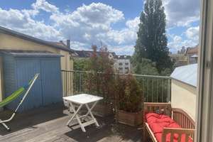 Seltene Gelegenheit im Samariterviertel - Altbauwohnung mit 30 m² Dachterrasse