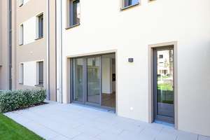 Erstbezug: Moderne 3,5-Zimmer-Wohnung mit zwei Terrassen und Garten