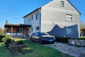 2-Familien Wohnhaus mit genehmigter Pferdehaltung / Pferdepension / Gewerbe möglich