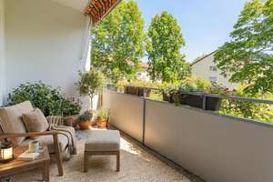 Drei Zimmer mit Südwest-Loggia ins Grüne
