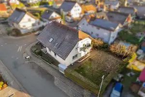 Großzügiges Zweifamilienwohnhaus - auch für Kapitalanleger! – Main-Kinzig-Kreis – Vorschaubild 1