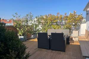 Stadtleben mit Weitblick: Stilvolle Maisonette mit Dachterrasse