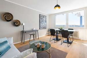 Renovierte 3-Zimmer-Wohnung mit großem Balkon im 12. Stock