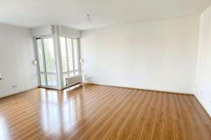 Großzügige 2 Raum-Wohnung mit Balkon - frisch renoviert