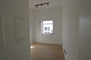 Penthouse mit großer Dachterrasse (34,6 qm) und Tiefgaragenstellplatz mit eigener E-Ladestation – 63073 Bieber, Offenbach am Main – Vorschaubild 10