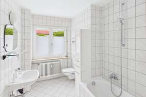 Großzügige 3-Zimmer-Wohnung mit Balkon, Stellplatz in ruhiger Lage von Fürth – Die vollständige Adresse der Immobilie erhältst du vom Anbieter., 90763 Südstadt Weikershof, Fürth – Vorschaubild 9