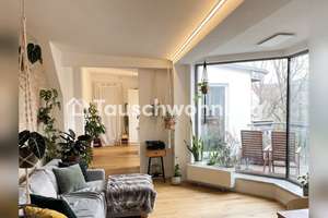 Tauschwohnung: Wohnzimmer mit offener Küche, 
Balkon, Badewanne, Abstellkam
