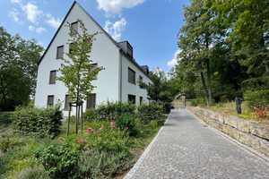 Helle 3-Zimmer-Wohnung mit großer Loggia und Blick ins Grüne!